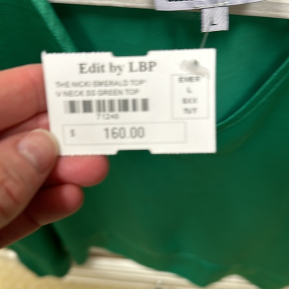 Perfect for St Patrick’s Day!! Emerald green V neck top - Picture 5 of 6